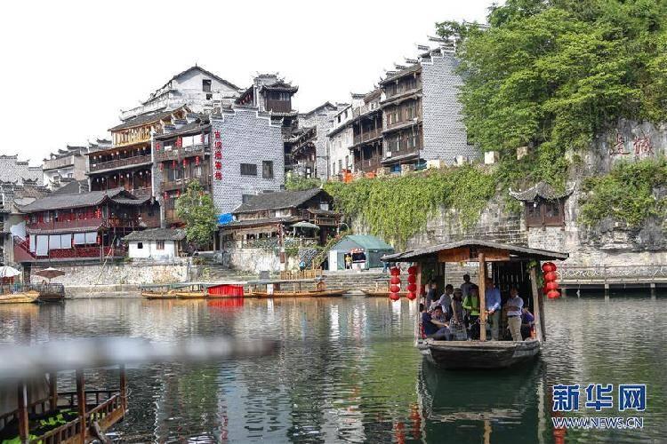 《小红书父母观察报告》：不扫兴父母、精简式育儿等成新一代父母的育儿经